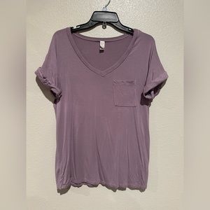 Woman’s Flamingo Urban Boutique V-Neck T-Shirt Sz Small